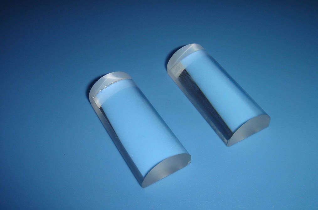 Plano convex cylindrical lens